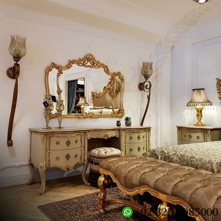 Crown Crescent Upholstered Bed Set - Image 5