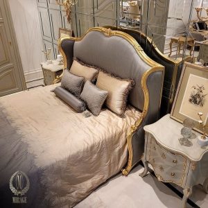 Crown Crescent Upholstered Bed Set