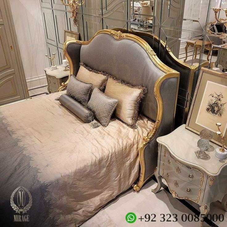 Crown Crescent Upholstered Bed Set